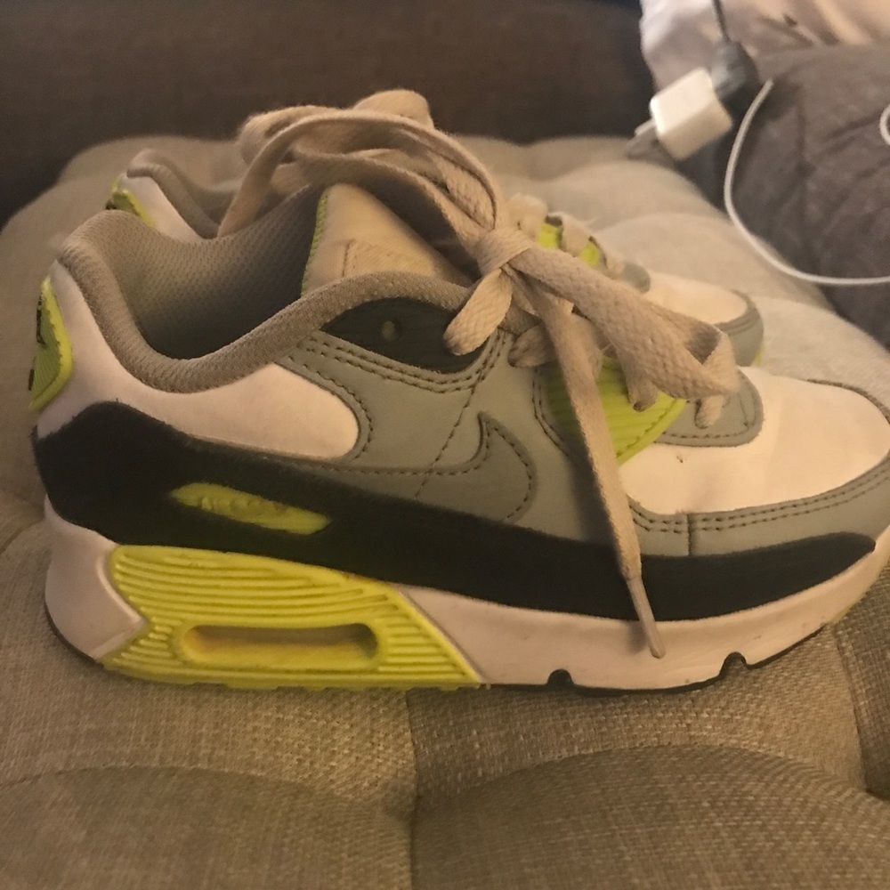 Preloved Nike Air Max 90 Size 13y